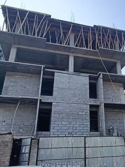 The facade of a builder floor project in Patna under construction. The concrete frame and blockwork are complete, ready for finishing touches.