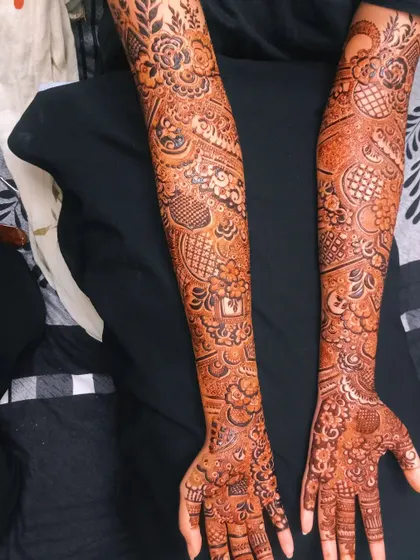 Full bridal henna for the sweet Arbean. The design is packed with detail, featuring a mix of floral and geometric patterns for a stunning result.