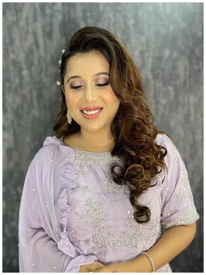 Beneath the makeup is a girl ready to conquer the world. Her smile says it all, with a soft glam look that makes her feel confident and beautiful for her special occasion.