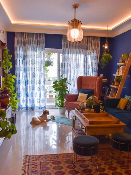 The complete summer look. The new curtains, combined with my plants and my furry friend, make this the perfect summer sanctuary.
