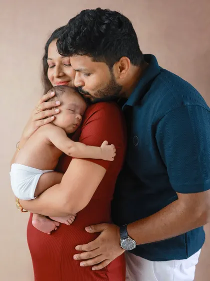 This is the moment your world changes forever. I focus on capturing that incredible, overwhelming love as you hold your newborn for the first time. This is more than a photograph; it's the first page of your new chapter together.