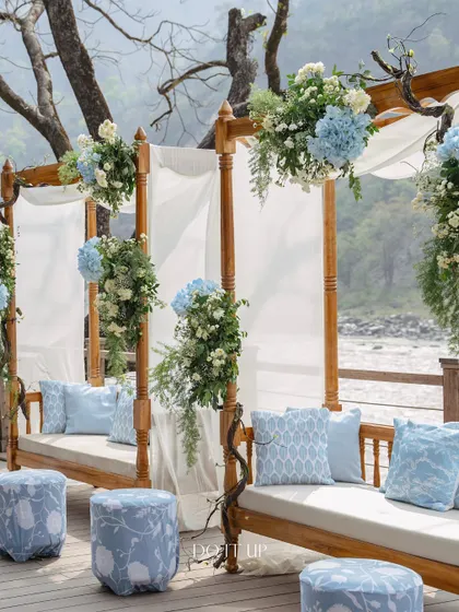 The lounge seating for the Mehendi featured wooden cabanas draped in white fabric and accented with blue hydrangeas. The printed cushions added a touch of pattern and personality.