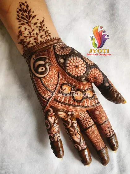 This Indian mehndi design features a beautiful peacock and intricate spiral patterns, creating a full and festive look for the palm.
