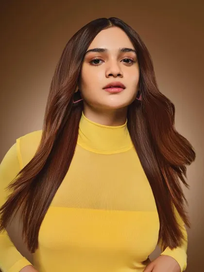 A close-up beauty shot for Schwarzkopf. I used a soft, neutral palette to create a polished "no-makeup" look, ensuring the focus remained entirely on the beautiful, healthy-looking hair.