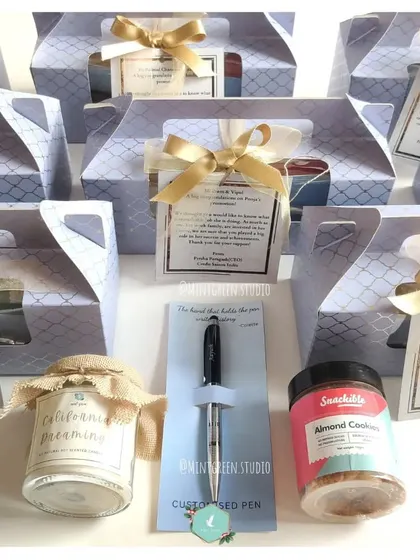 For this corporate order, I curated simple yet thoughtful promotion gifts. Each box contains a jar of California dreaming mix, almond cookies, and a customized pen, offering a small token of congratulations for a job well done.