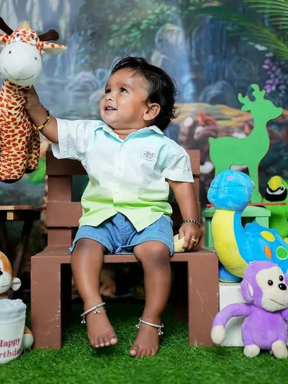 In this shot from the jungle-themed birthday session, the birthday boy proudly holds up his giraffe friend. It's these playful, unscripted moments that I love to capture.