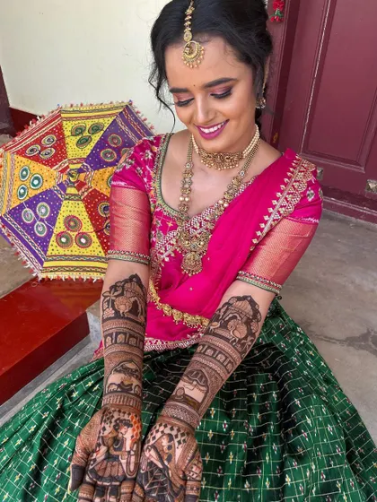 A duplicate image providing a clear view of the bridal figures.