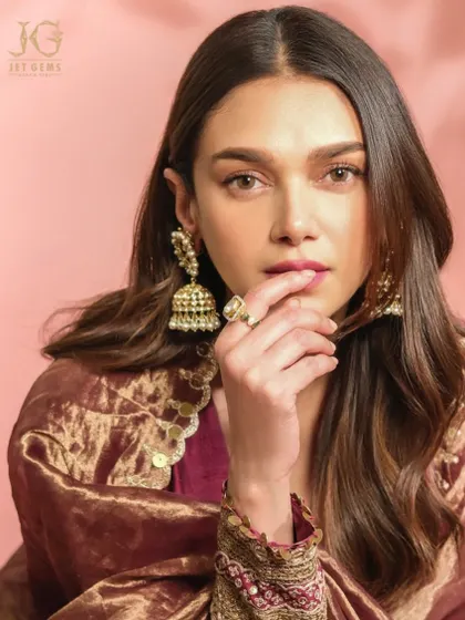Aditi Rao Hydari’s ethereal beauty shines through in this stunning Polki ring. Paired with traditional jhumka earrings, it creates a look of timeless grace.