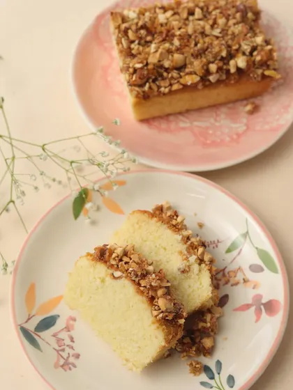 Golden, buttery, and irresistibly crunchy. Our Almond Praline Cake features a soft vanilla sponge with a caramelized almond topping.