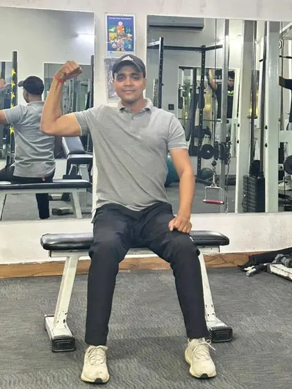 Seated bicep flex.