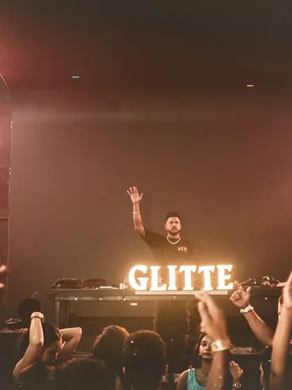 Waving to the crowd at Glitte. Connecting with the audience on a personal level is what makes a good night great.