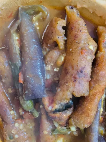 A close-up of the ready-to-eat beef skin in a flavorful curry.