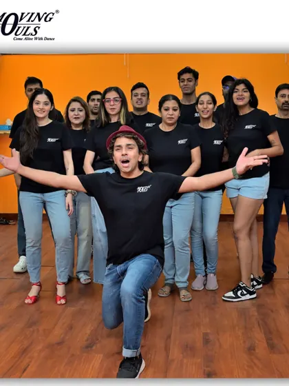Our instructor and his students, ready to take on a new choreography. The enthusiasm is infectious.