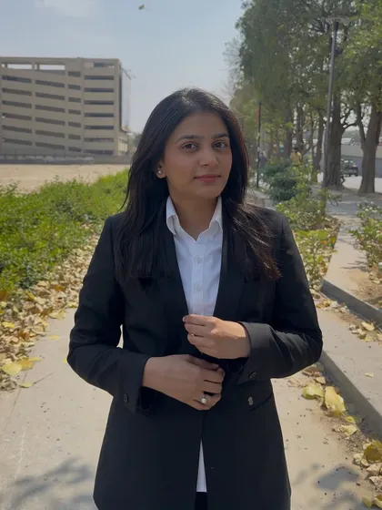 A direct gaze that communicates focus. I mind my legal skills so I can effectively manage your business in court.