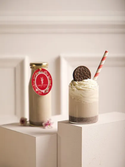 A freshly churned chilled smoothie to beat the heat. This one features the classic combination of cookies and cream.