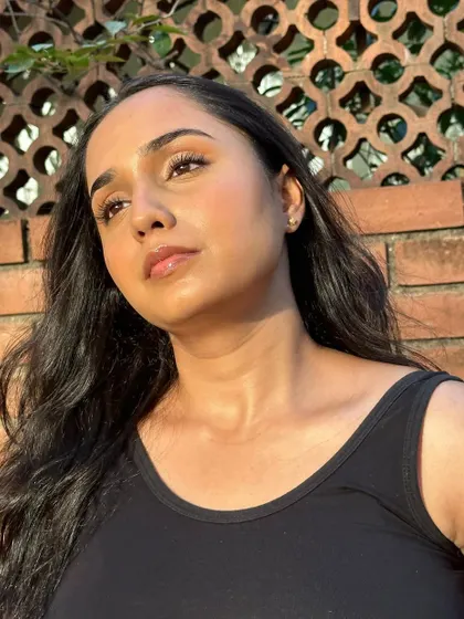 This look is all about radiant skin and a radiant mood. I created this dewy, luminous finish with lightly contoured cheeks and glossy lips for a fresh and healthy glow.