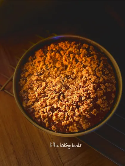 For a large birthday party, I made a couple of huge banana-coconut-lime cakes with a delicious coconut-lime streusel. It's a wonderfully tropical and comforting flavour.
