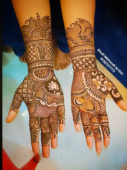 A clear, watermarked photo of the lotus palm design.