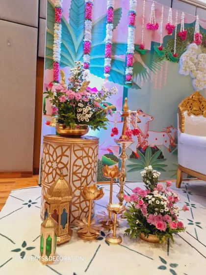 A side view showing the layering of different decorative props like lanterns, lamps, and flower pots to create a rich and detailed setup.