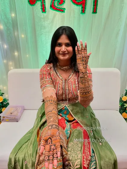 A happy bride from Nashik showing off her complete bridal mehendi. It’s always a joy to be a part of someone’s special day.