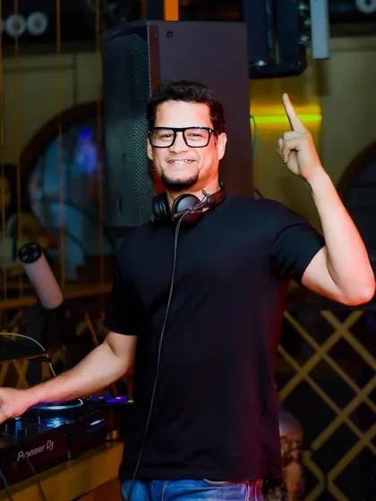 Pointing to the crowd, ready to kick off a great night at one of my club residencies.