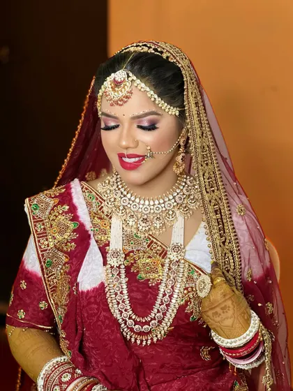 A detailed close-up of the layered necklaces and matha patti, showing the intricate craftsmanship of this rental set.