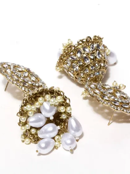 A closer look at our kundan and pearl jhumkas. The combination of sparkling stones and lustrous pearls creates a look of pure elegance, perfect for a bride or bridesmaid.