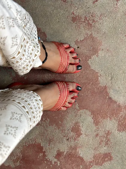 The beautiful tradition of alta on a bride's feet. It's these small details that make a wedding so special.