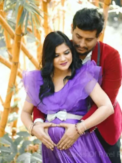 An intimate embrace surrounded by nature. The rich purple of her gown stands out against the bamboo background, while his red velvet blazer adds a touch of warmth and luxury, showing how we can coordinate colors for a unique look.