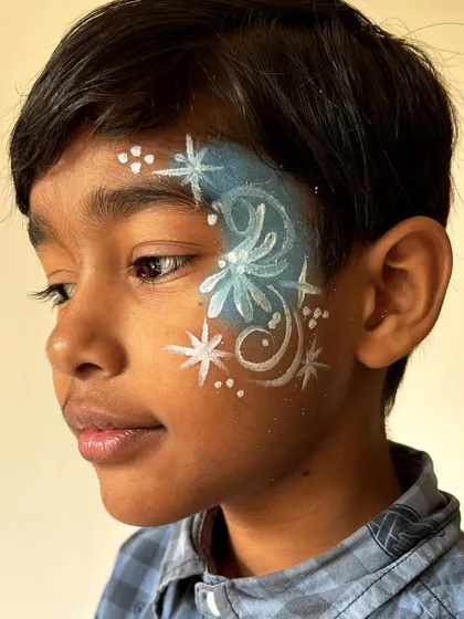 An elegant and swirly winter design. I love combining classic shapes with free-flowing lines to create something unique.