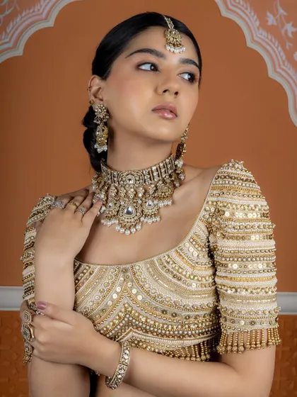 Our pearl and polki choker set, paired with statement bangles and rings, offers a look of pure royalty. This is a perfect example of contemporary craftsmanship meeting traditional design.