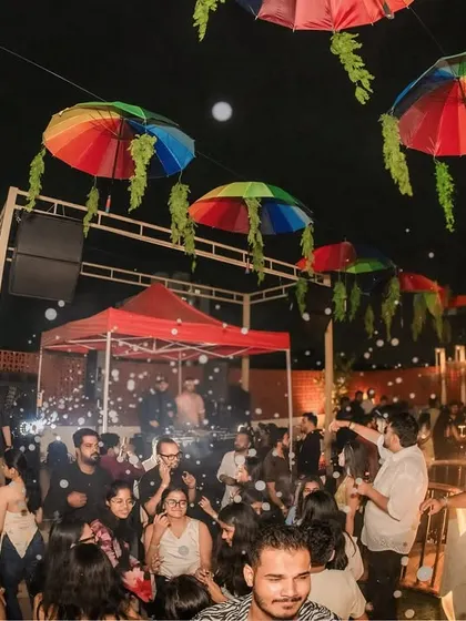 An outdoor party at Kiki Pune with a unique setup and a crowd that's loving the vibe. I can adapt my setup for any venue, indoors or out.