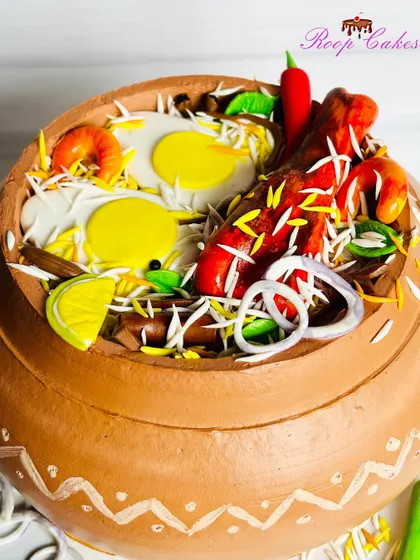 A close-up of the incredible detail on my whipped cream Biryani cake. You can see the texture of the rice, the shine on the fried onions, and the vibrant colors of the chilies, all made from edible materials.
