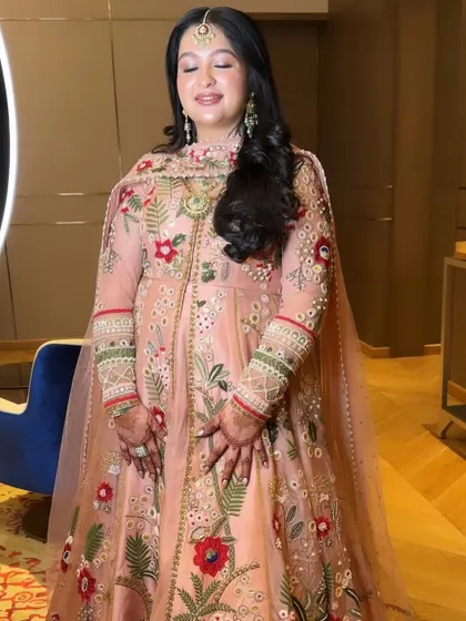 Ishita looks serene and happy. The soft glam makeup enhances her features and gives her a beautiful, radiant glow.