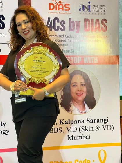 Feeling honored to receive this award at a DIAS event. Being recognized by my peers for my contributions to aesthetic education is incredibly rewarding.