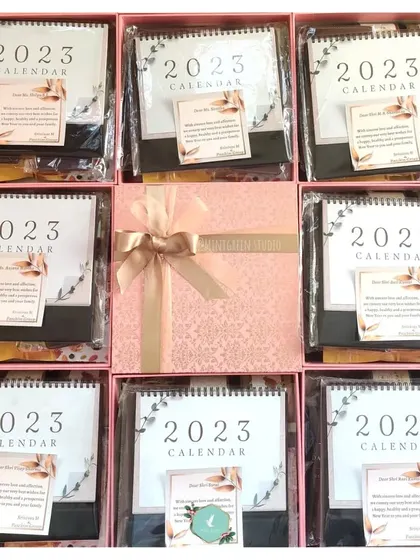 Getting ready for the new year with a bulk order of corporate gifts. Each box includes a 2023 desk calendar and other curated items, making it a perfect gift for clients and employees.