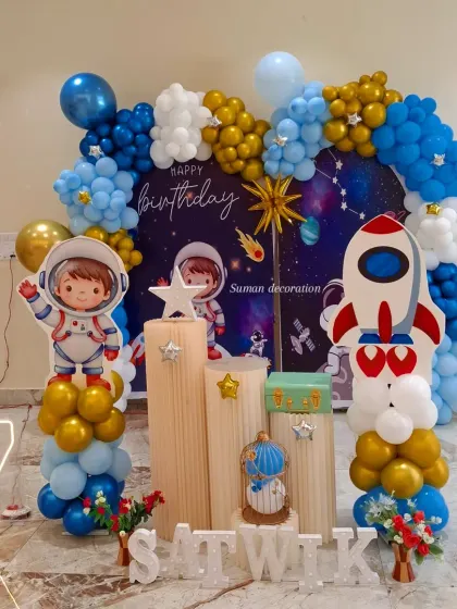 The full space-themed setup, including the light-up marquee number '7' for a 7th birthday celebration.