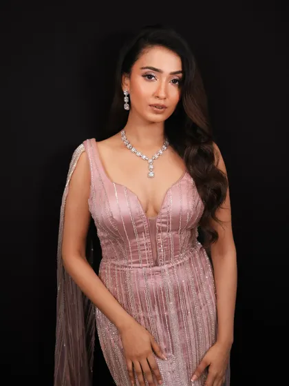 A sophisticated evening gown look with a soft pink smokey eye. My courses prepare you for the world of fashion and celebrity makeup.