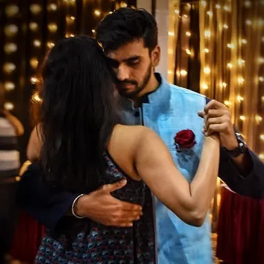 At our festival, we have 'Always YES Dancers' who wear a rose. They are experienced dancers dedicated to ensuring that anyone who wants to dance gets a chance, even if they come alone.