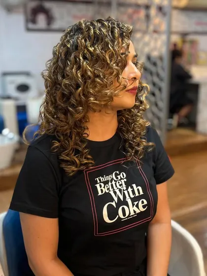 A side view of the blonde pintura highlights.