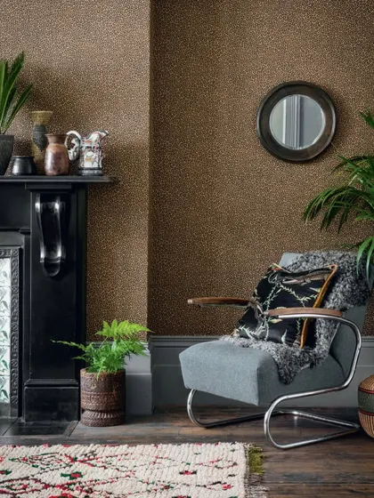 Cole & Son’s Senzo Spot captures the playful charm of giraffe spots. This refined, semi-plain wallpaper features delicate metallic daubs on a rich brown background, adding subtle texture and a touch of the wild.