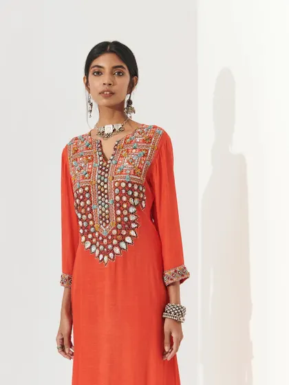 A bright and fresh makeup look for Shopverb. The makeup is clean and minimal, perfectly complementing the vibrant orange kurta and its detailed embroidery.
