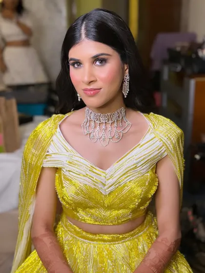 This bride is radiant and ready for her sangeet. The makeup is glamorous yet soft, designed to look stunning both in person and in photographs.