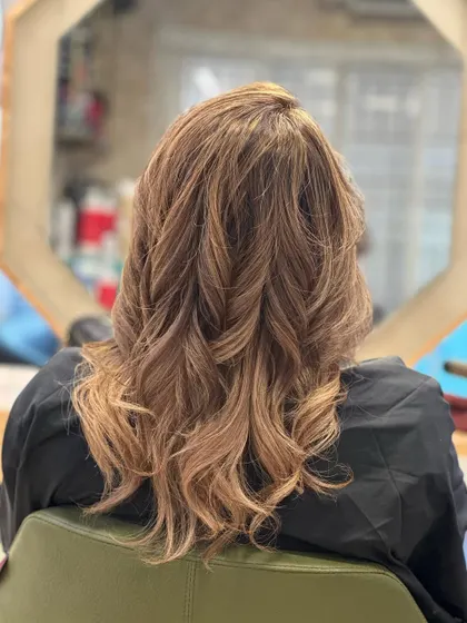 Change is always good. This transformation resulted in a beautiful, warm blonde with soft waves, giving the client a fresh and vibrant new look.