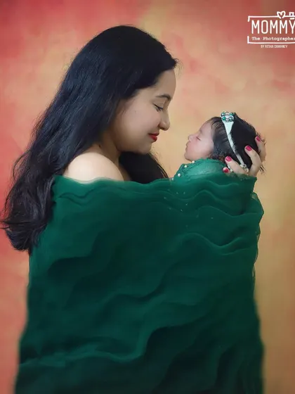 I want to wrap my life around you. 💚 A mother holds her newborn close, both enveloped in a beautiful green fabric. This is such a tender and artistic mother and baby portrait.