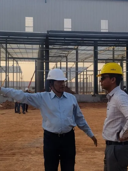 Pointing out key energetic zones during the construction of an industrial shed. Aligning the structure with natural forces helps create a productive and safe working environment.