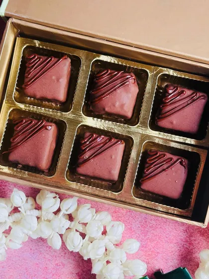 These Nutella Fudge Bites are a Diwali favorite. I wrap rich, creamy Nutella in velvety chocolate to create a decadent treat that's perfect for gifting or indulging.