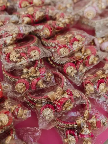 Adorning the Mehendi ceremony with traditional souvenirs. These beautifully packaged bangles were a perfect, thoughtful giveaway for the guests.