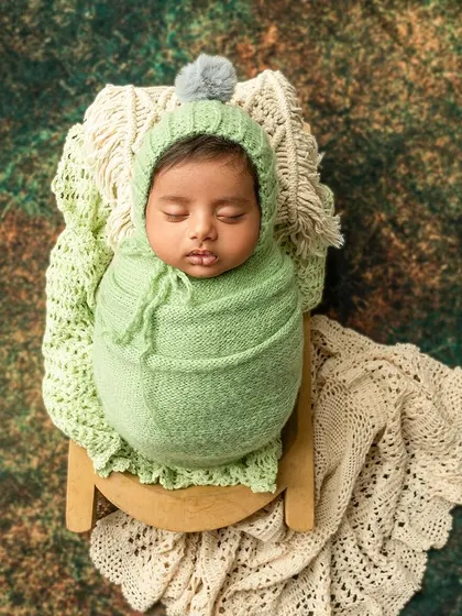 Minimalist and classy, that’s what our newborn shoots are all about. This simple swaddle and prop combination keeps all the attention on the sleeping baby.