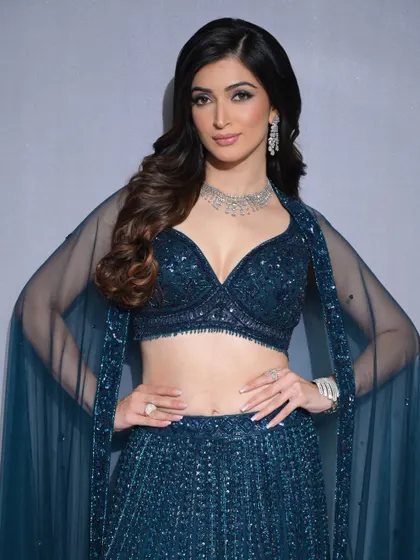 A mesmerizing shimmer eye makeup look, perfect for a sangeet or reception. The blend of sparkle and elegance makes the eyes pop.
